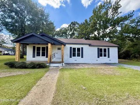 108 Lamar St, Crystal Springs, MS 39059