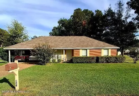106 Travis Dr, Crystal Springs, MS 39059