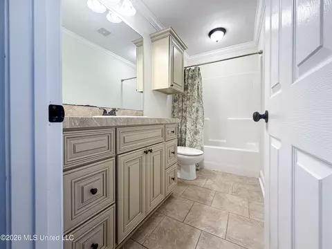 Bath - 154 Notting Hill Pl, Canton, MS 39046 photo 3 of 6