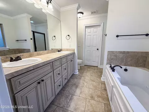 Bath - 154 Notting Hill Pl, Canton, MS 39046 photo 4 of 6