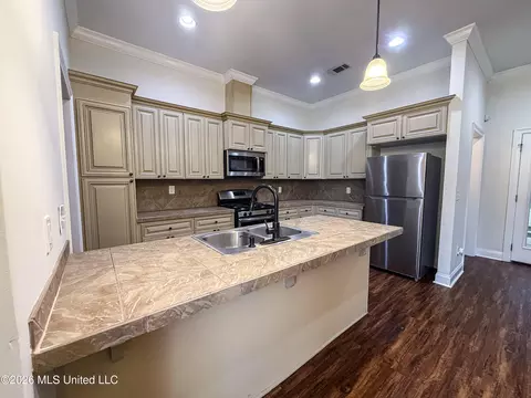 Kitchen - 154 Notting Hill Pl, Canton, MS 39046 photo 2 of 4