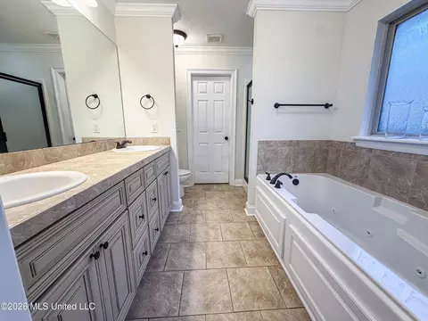 Bath - 154 Notting Hill Pl, Canton, MS 39046 photo 5 of 6