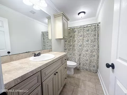 Bath - 154 Notting Hill Pl, Canton, MS 39046 photo 1 of 6