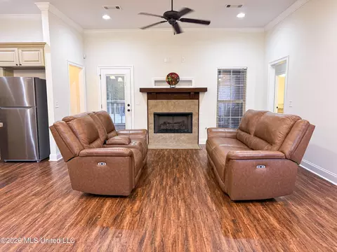 Living - 154 Notting Hill Pl, Canton, MS 39046 photo 2 of 2