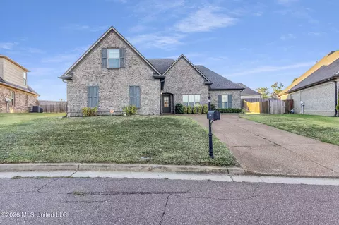2568 Summer Knoll Dr, Southaven, MS 38672
