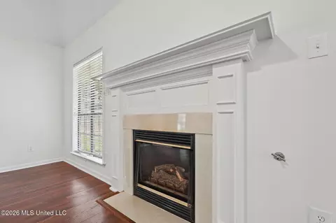 Living - 5870 Morganton Dr, Olive Branch, MS 38654 photo 3 of 3