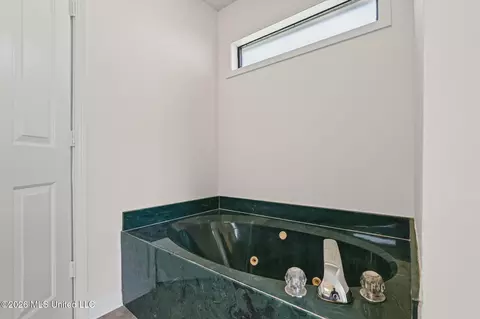 Bath - 5870 Morganton Dr, Olive Branch, MS 38654 photo 1 of 3