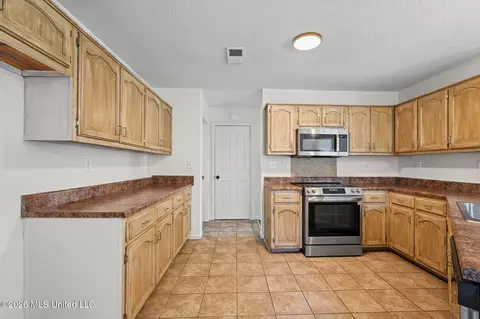 Kitchen - 5870 Morganton Dr, Olive Branch, MS 38654 photo 4 of 4