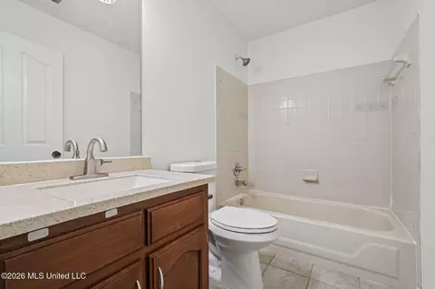 Bath - 5870 Morganton Dr, Olive Branch, MS 38654 photo 2 of 3