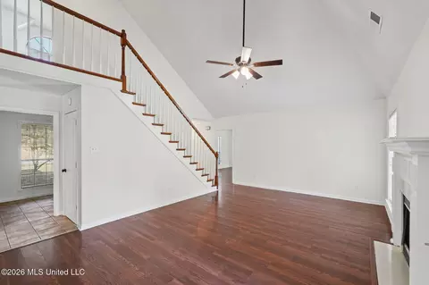 Living - 5870 Morganton Dr, Olive Branch, MS 38654 photo 2 of 3