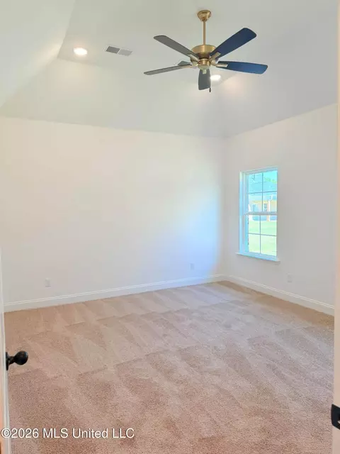 Bedroom - 6068 Hickory Point Dr, Walls, MS 38680 photo 1 of 1