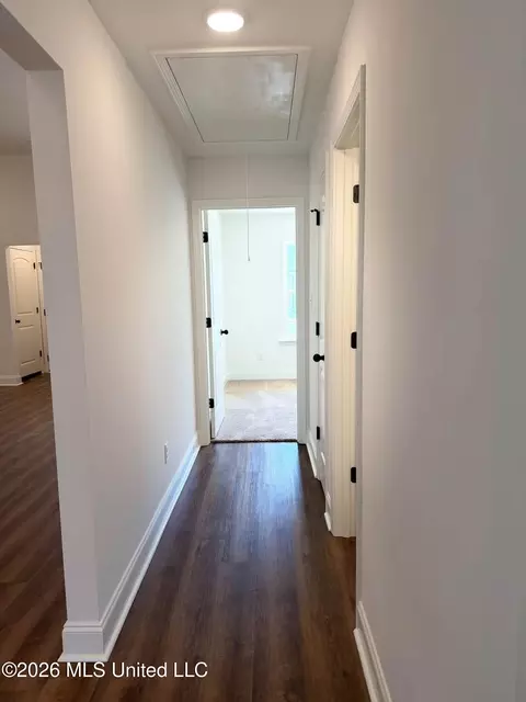 Entry Way - 6068 Hickory Point Dr, Walls, MS 38680 photo 2 of 2