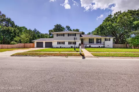 808 Sea Cove St, Pascagoula, MS 39581