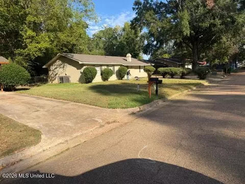 5113 Queen Eleanor Ln, Jackson, MS 39209 photo 2