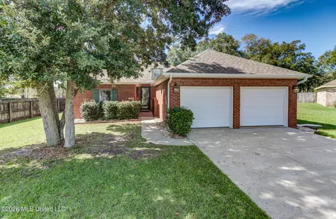 13707 Dunvegan Dr, Gulfport, MS 39503