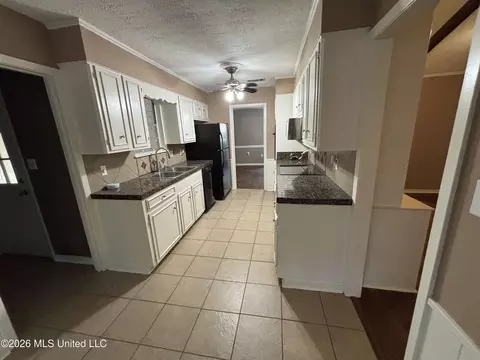 Kitchen - 116 Woodgate Dr, Brandon, MS 39042 photo 2 of 3