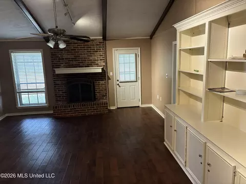 Living - 116 Woodgate Dr, Brandon, MS 39042 photo 4 of 4