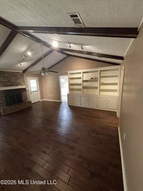 Living - 116 Woodgate Dr, Brandon, MS 39042 photo 2 of 4