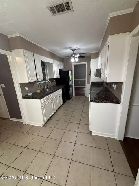 Kitchen - 116 Woodgate Dr, Brandon, MS 39042 photo 1 of 3