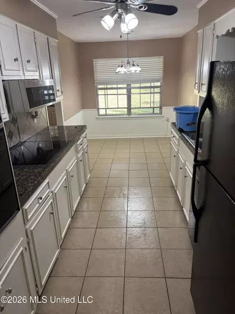 Kitchen - 116 Woodgate Dr, Brandon, MS 39042 photo 3 of 3