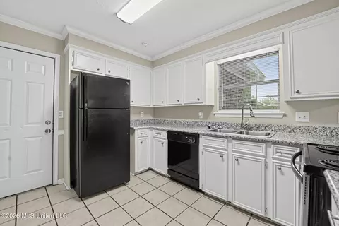 Kitchen - 21 Riverview Cv, Byram, MS 39272 photo 2 of 2