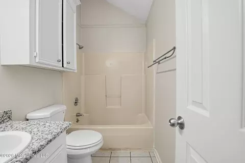Bath - 21 Riverview Cv, Byram, MS 39272 photo 2 of 4