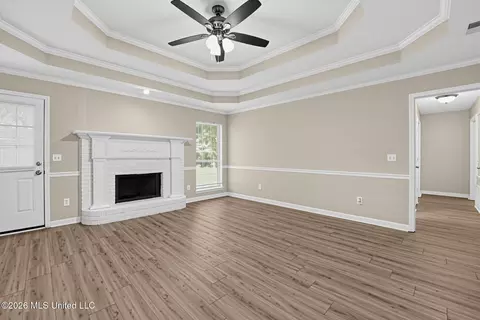 Living - 21 Riverview Cv, Byram, MS 39272 photo 2 of 4