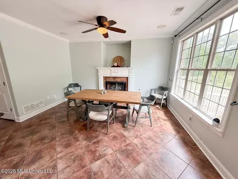 Dining - 7401 Michael Dr, Hernando, MS 38632 photo 2 of 7