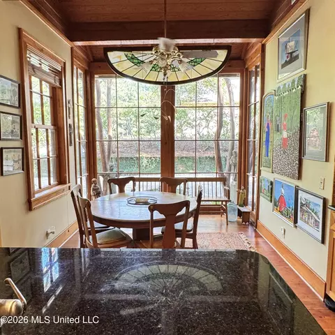 Dining - 48 Fairway Dr, Natchez, MS 39120 photo 1 of 4