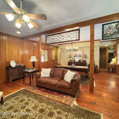 Dining - 48 Fairway Dr, Natchez, MS 39120 photo 2 of 4
