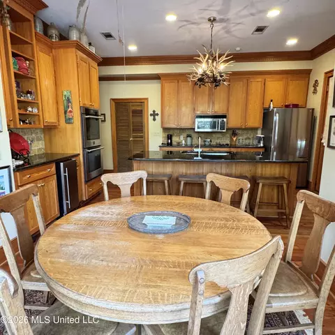Kitchen - 48 Fairway Dr, Natchez, MS 39120 photo 1 of 4