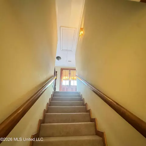 Entry Way - 48 Fairway Dr, Natchez, MS 39120 photo 2 of 2