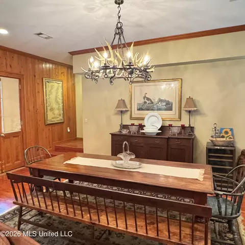 Dining - 48 Fairway Dr, Natchez, MS 39120 photo 3 of 4