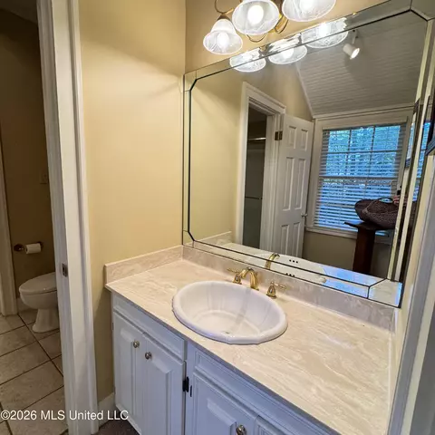 Bath - 48 Fairway Dr, Natchez, MS 39120 photo 6 of 12