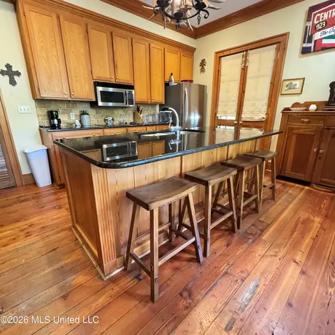 Kitchen - 48 Fairway Dr, Natchez, MS 39120 photo 4 of 4
