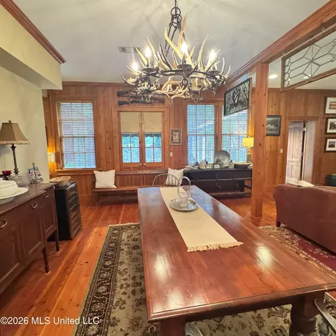 Dining - 48 Fairway Dr, Natchez, MS 39120 photo 4 of 4