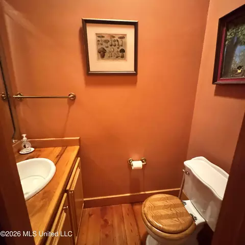Bath - 48 Fairway Dr, Natchez, MS 39120 photo 2 of 12