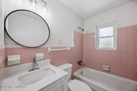 Bath - 2757 Panola St, Hernando, MS 38632 photo 3 of 3