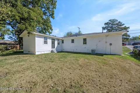 Exterior - 2757 Panola St, Hernando, MS 38632 photo 4 of 6