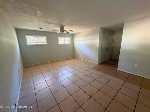 Living - 1607 Meadow Forest Dr, Jackson, MS 39212 photo 2 of 3
