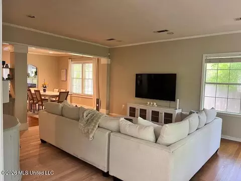 Living - 4066 Robin Dr, Jackson, MS 39206 photo 8 of 9