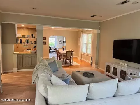 Living - 4066 Robin Dr, Jackson, MS 39206 photo 9 of 9