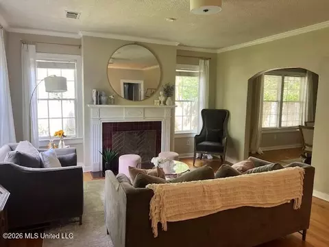 Living - 4066 Robin Dr, Jackson, MS 39206 photo 1 of 9