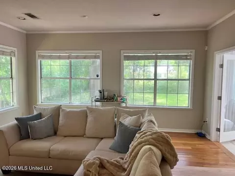 Living - 4066 Robin Dr, Jackson, MS 39206 photo 5 of 9