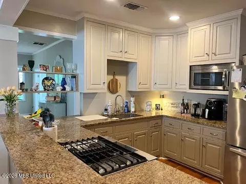 Kitchen - 4066 Robin Dr, Jackson, MS 39206 photo 4 of 6