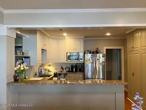 Kitchen - 4066 Robin Dr, Jackson, MS 39206 photo 2 of 6
