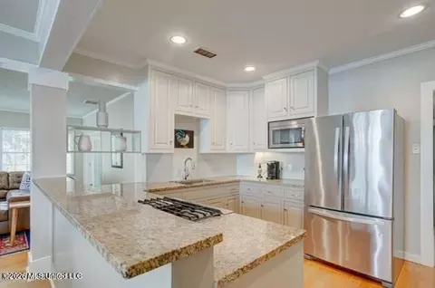Kitchen - 4066 Robin Dr, Jackson, MS 39206 photo 1 of 6