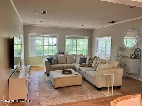 Living - 4066 Robin Dr, Jackson, MS 39206 photo 3 of 9