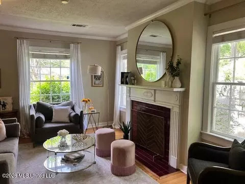 Living - 4066 Robin Dr, Jackson, MS 39206 photo 2 of 9