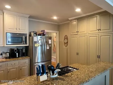 Kitchen - 4066 Robin Dr, Jackson, MS 39206 photo 6 of 6